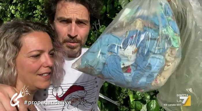 mascherine e guanti abbandonati