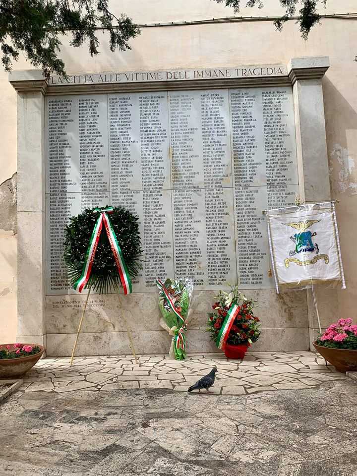 monumento caduti civitavecchia piazza mazzini bombardamento