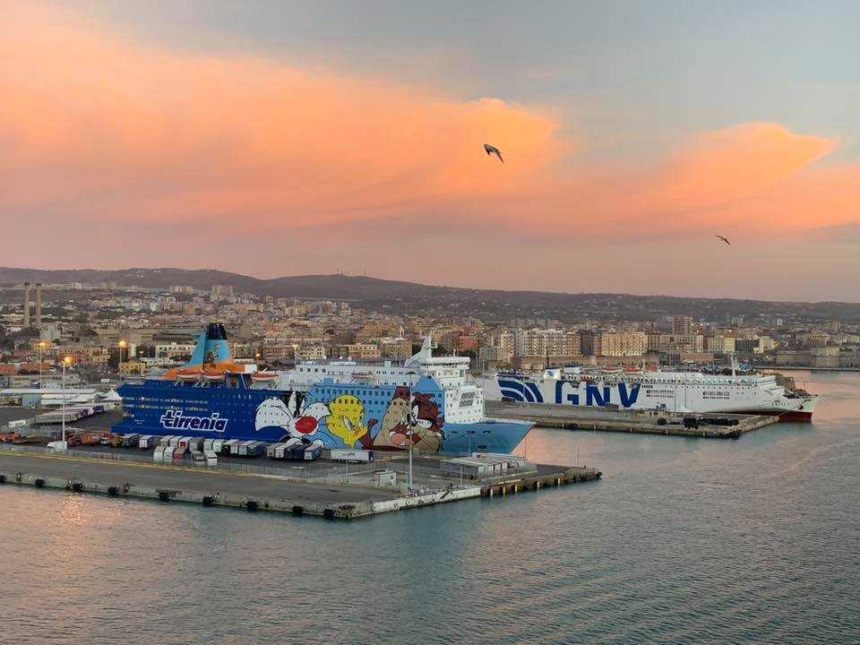 porto civitavecchia nave navi gnv grimaldi tirrenia porto civitavecchia nave navi gnv grimaldi tirrenia