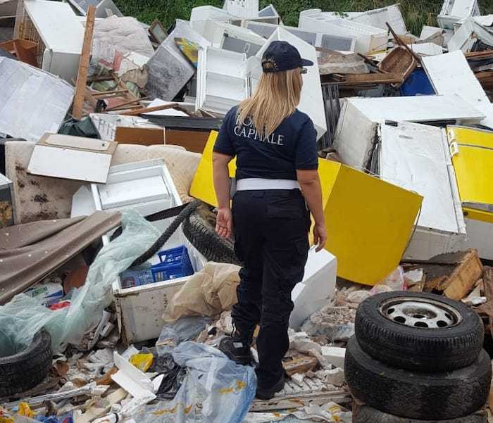 rifiuti polizia locale