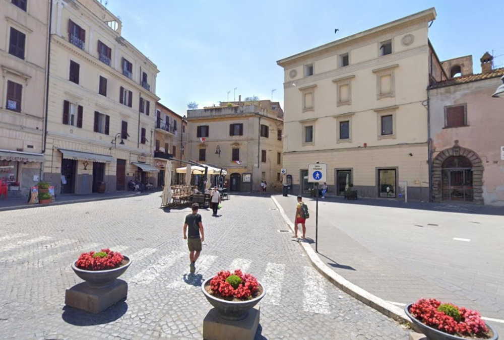 tarquinia centro area pedonale piazza cavour