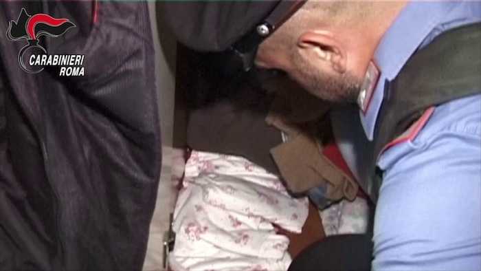 CENTRO - Un'operazione dei Carabinieri (2)