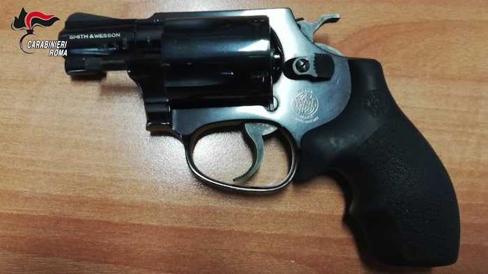 MONTESACRO - Corrieri di droga 2 arr 1,2 kg coca e pistola in vano airbag (5)