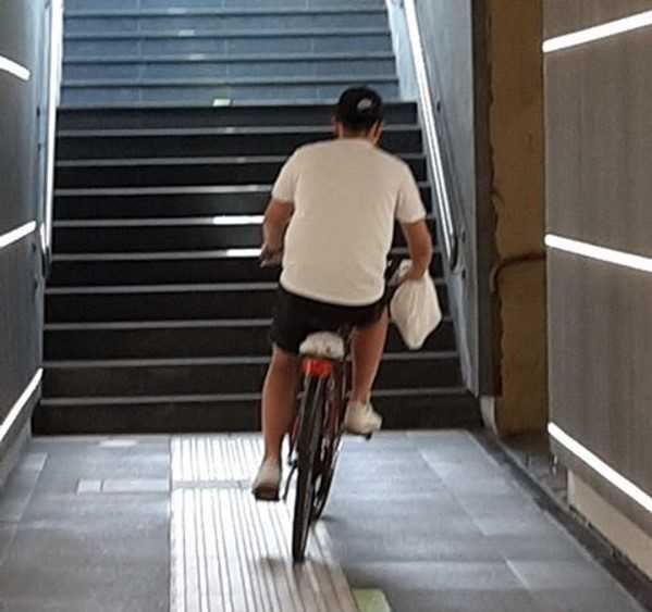 bicicletta sottopasso ladispoli 1