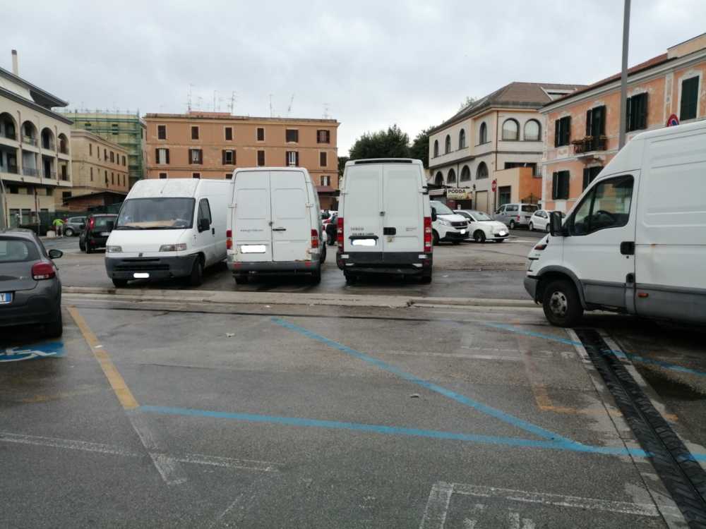 furgoni mercato civitavecchia trincea furgoni mercato civitavecchia trincea