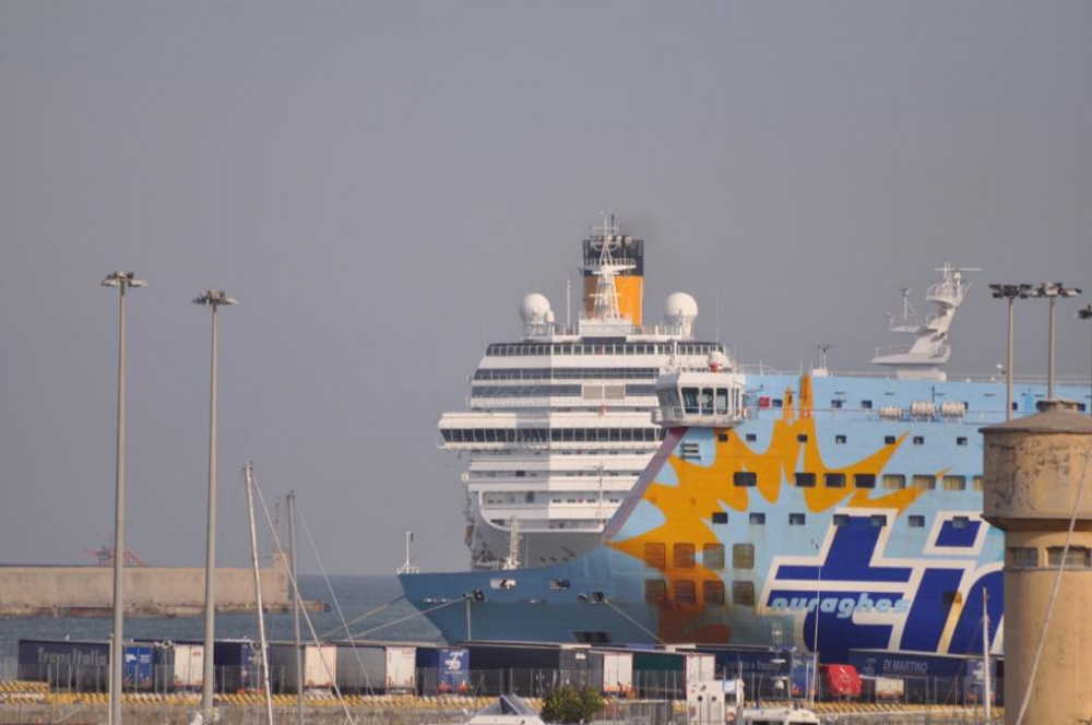 navi porto civitavecchia tir camion
