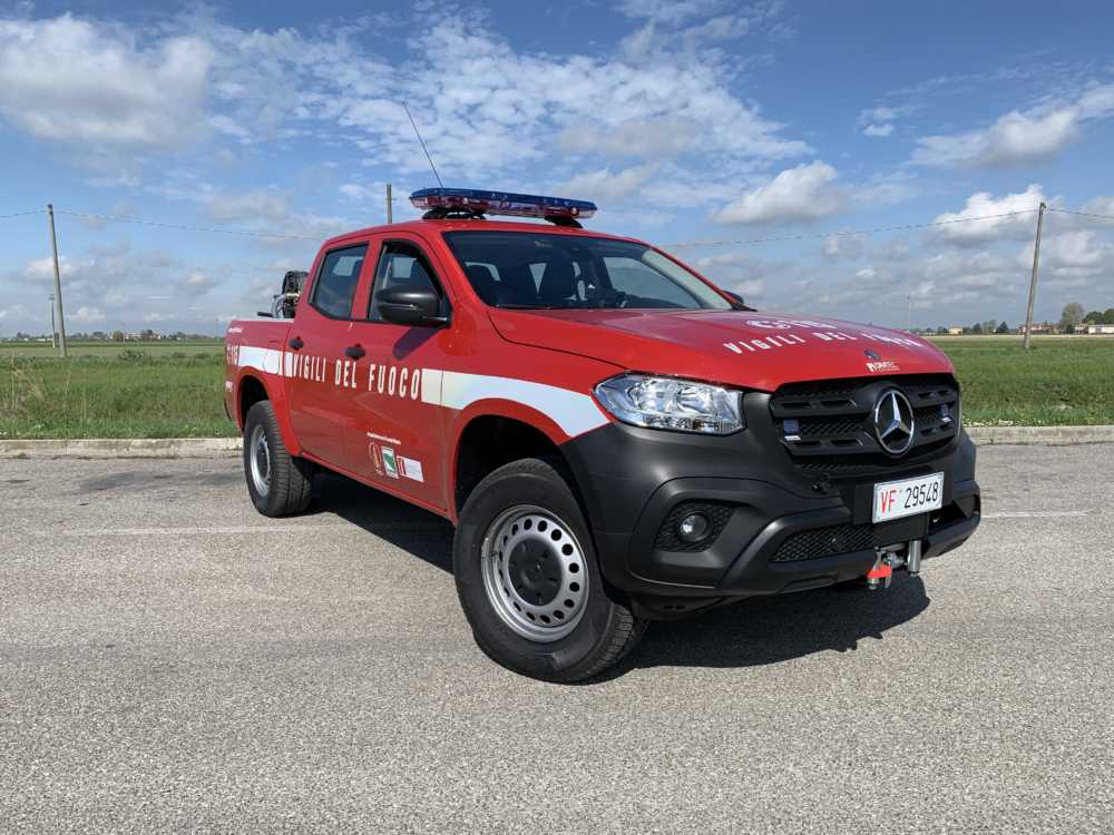 campagna defender pick up vigili del fuoco vvf pompieri campagna defender pick up vigili del fuoco vvf pompieri