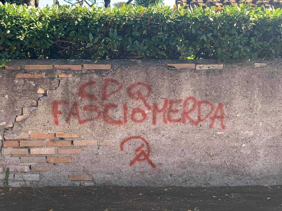 scritte oltraggiose