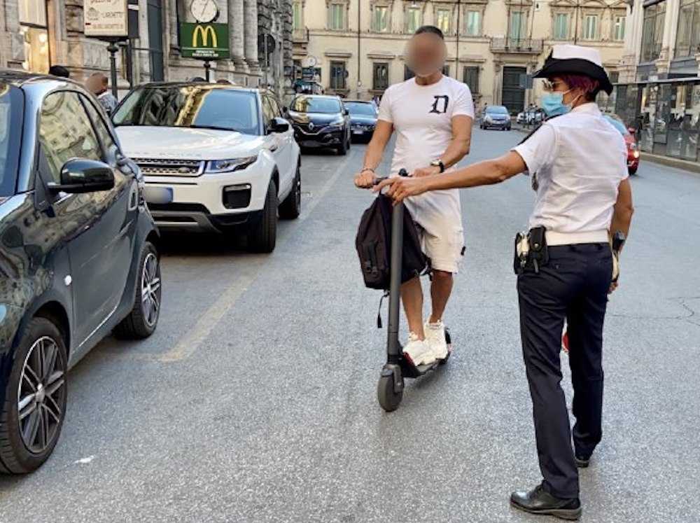 Controlli monopattini Polizia Locale 2