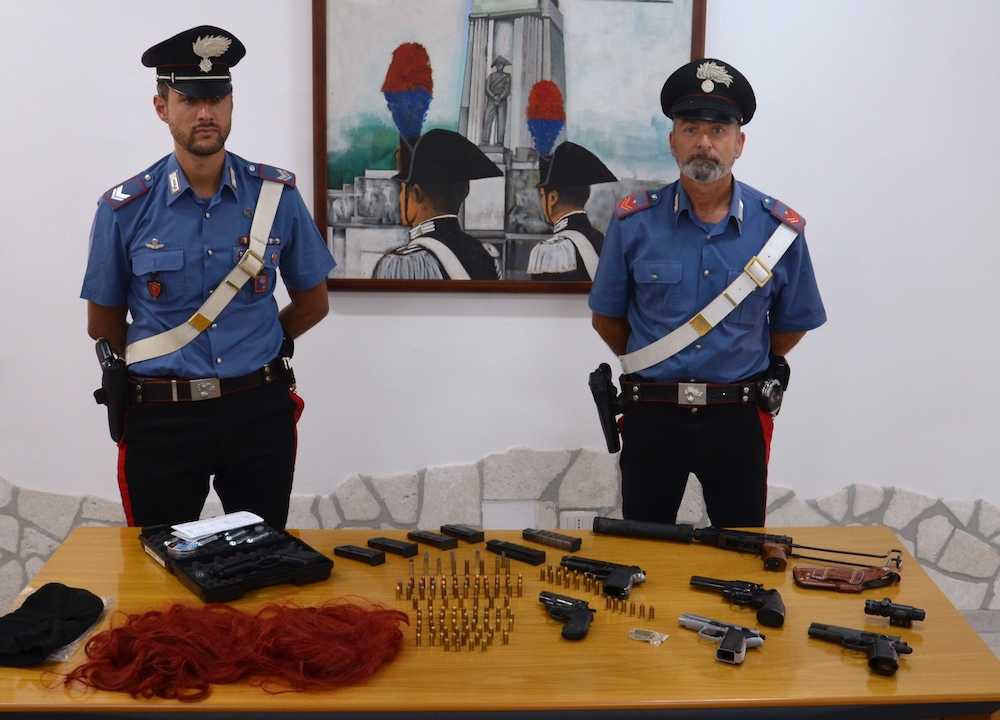 POMEZIA - Le armi sequestrate dai Carabinieri