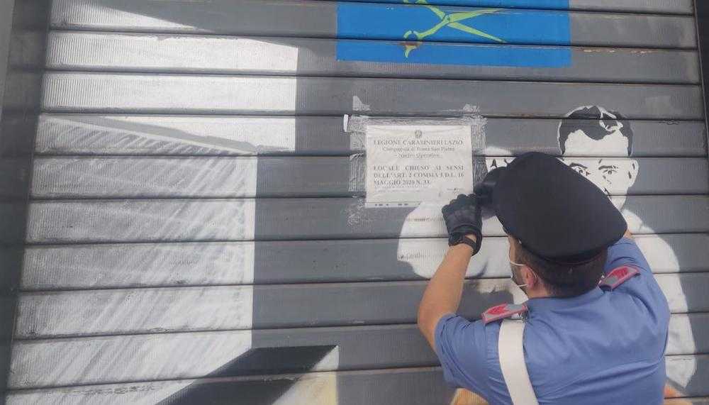 SAN PIETRO - Il negozio chiuso durante i controlli dei Carabinieri (2)