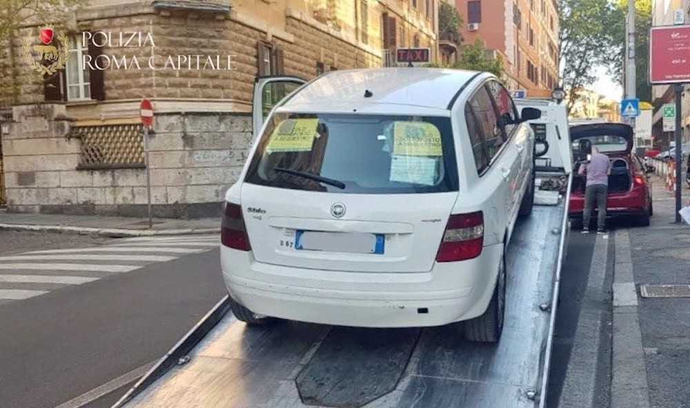 Taxi confiscato Polizia Locale