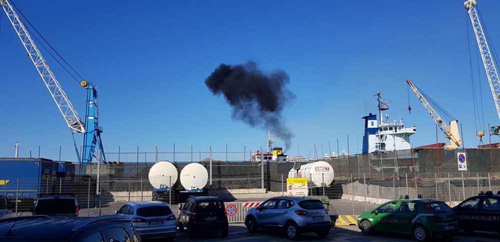 fumo navi porto