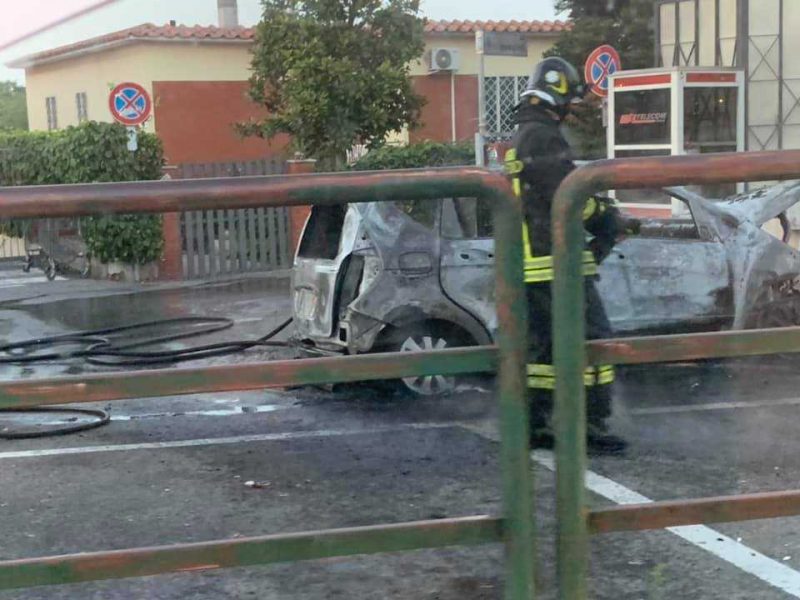 incendio auto aranova vvf vigili fuoco pompieri 2