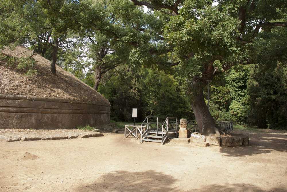 ingresso tomba dei rilievi sito unesco cerveteri