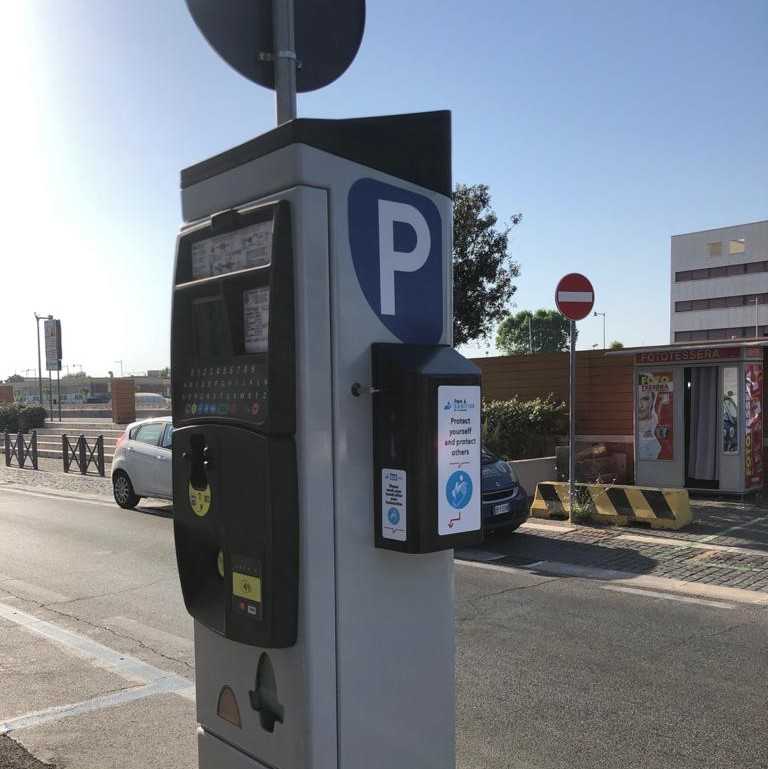 parcometro fiumicino con dispenser dosatore sapone