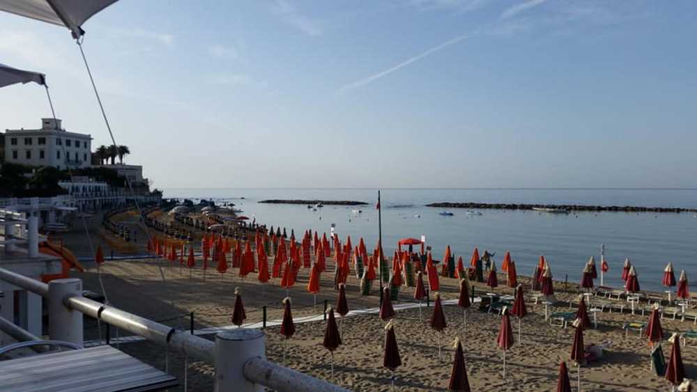 passeggiata santa marinella ombrelloni 1