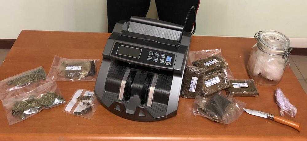 BRACCIANO - La droga sequestrata dai Carabinieri (1)
