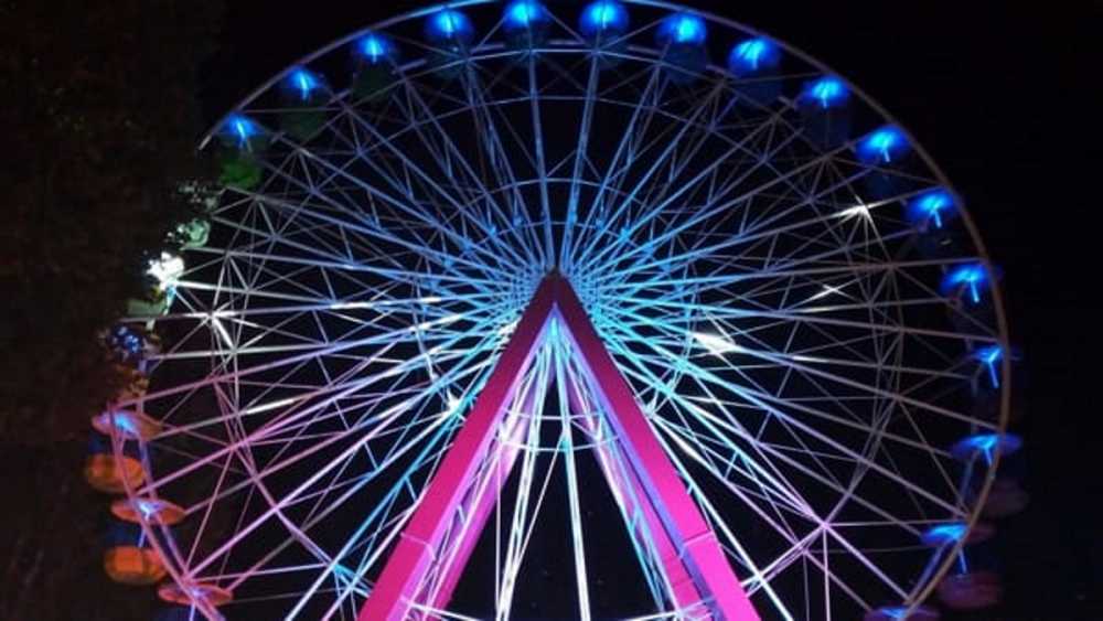 Ruota panoramica accesa Ruota panoramica accesa