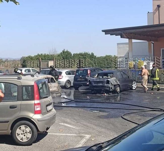 auto bruciate fiamme maccarese