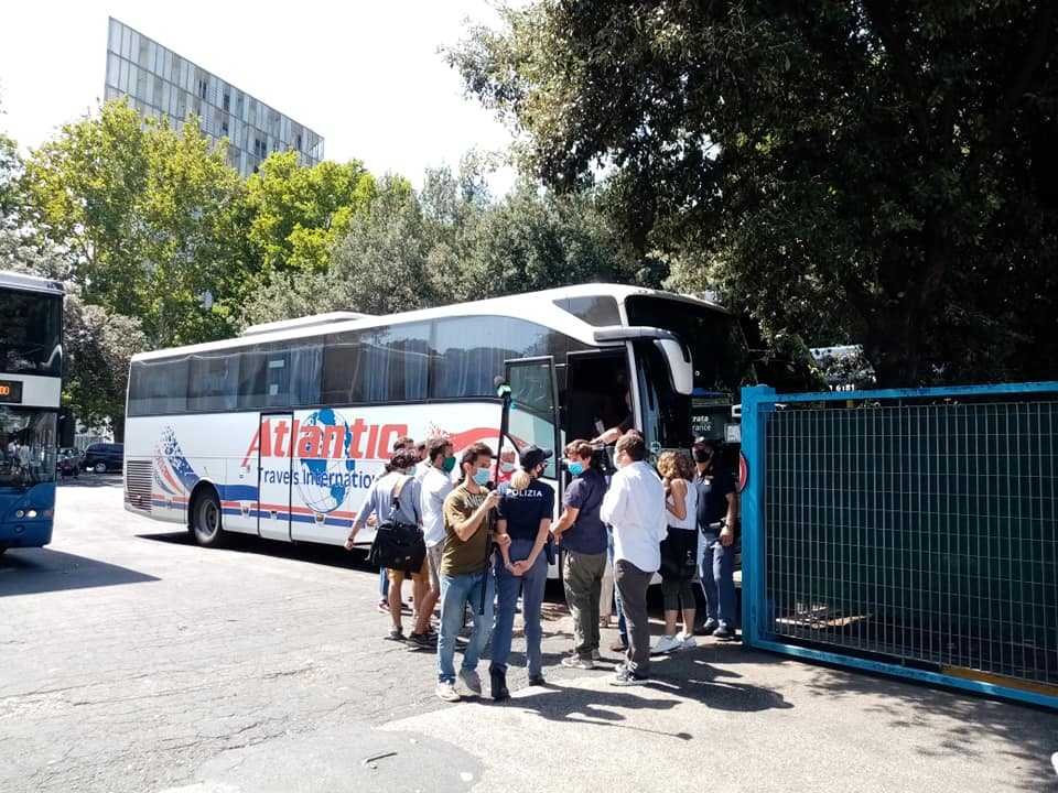 bus minivan romania polizia