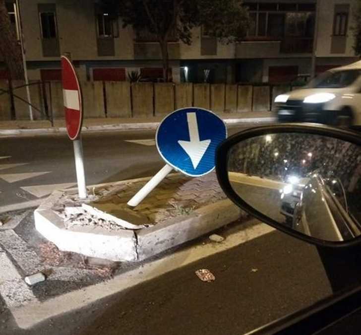 danni trasporto eccezionale rotatoria civitavecchia 2