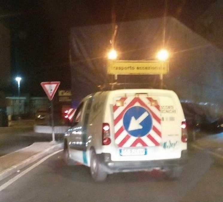 danni trasporto eccezionale rotatoria civitavecchia 3 danni trasporto eccezionale rotatoria civitavecchia 2