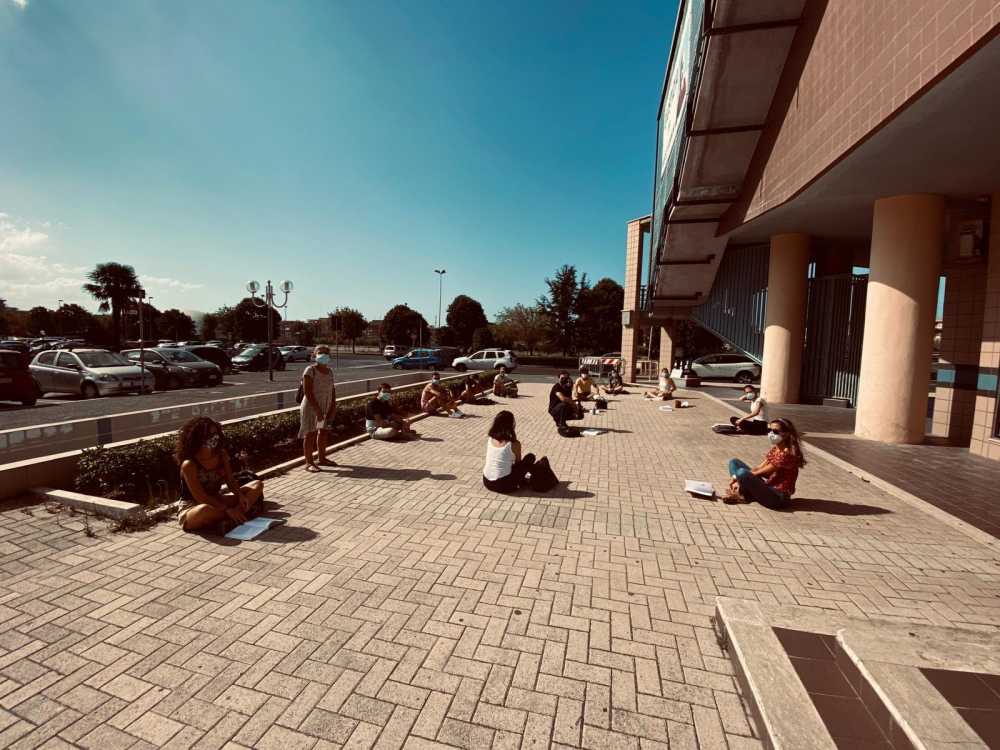 flash mob studenti ladispoli flash mob studenti ladispoli