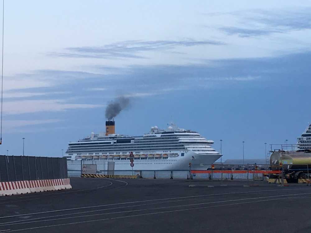 fumo navi porto coltre nera civitavecchia (2) fumo navi porto coltre nera civitavecchia (1)