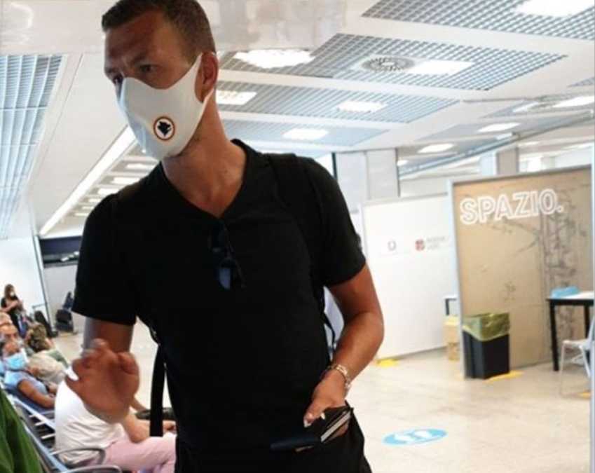 Edin Džeko aeroporto mascherina 190420