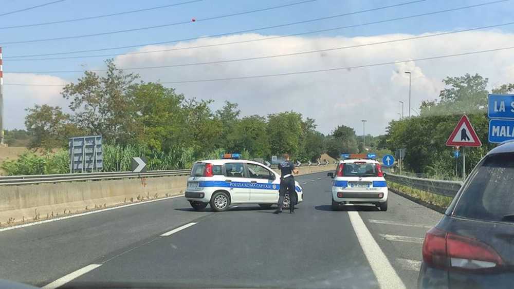 incendio aurelia km 12 polizia locale roma capitale malagrotta 1
