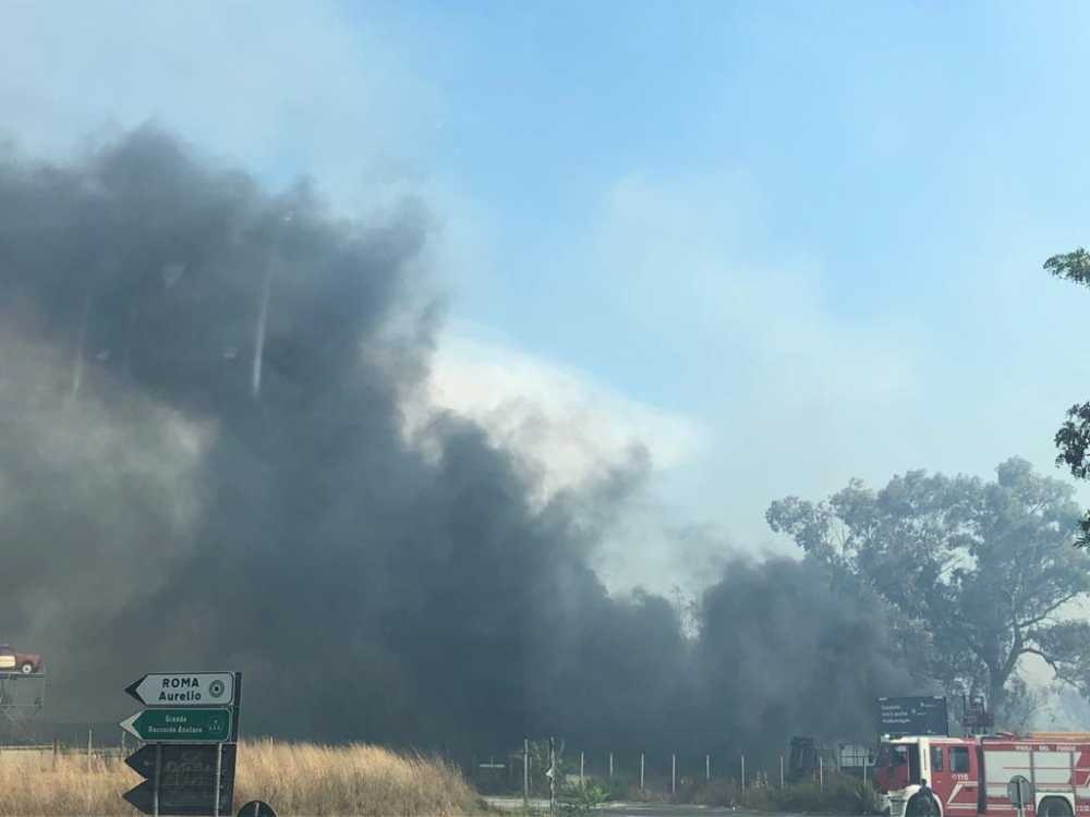 incendio aurelia vigili fuoco vvf pompieri polizia municipale locale roma capitale 1 (1)