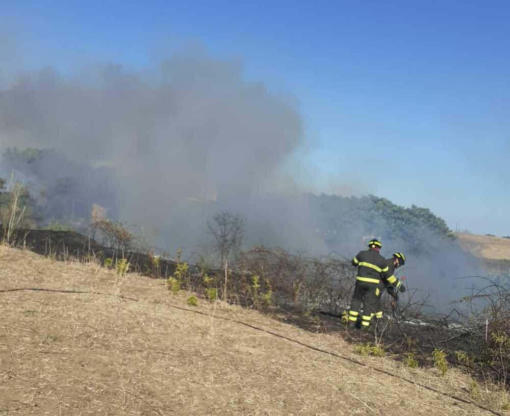 incendio bracciano pompieri vvf vigili del fuoco