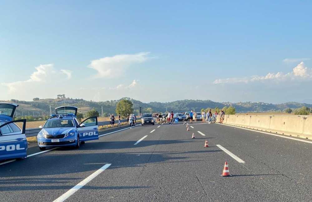 incidcente polizia poliziotto a1 autostrada incidcente polizia poliziotto a1 autostrada