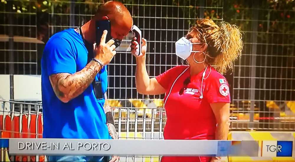 misurazione febbre covid coronavirus drive in croce rossa