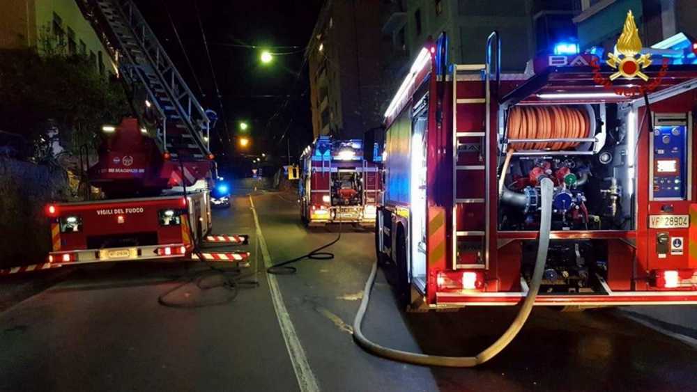 pompieri vvf notte autoscala vigili fuoco