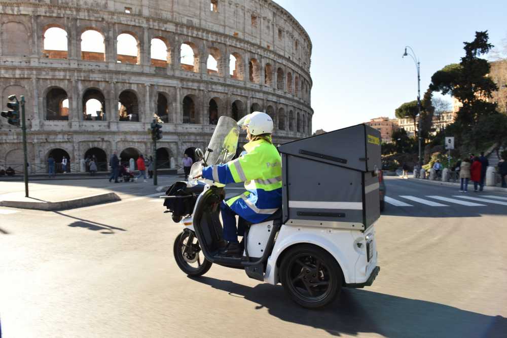 postino postini portalettere colosseo poste (1) postino postini portalettere colosseo poste (4)
