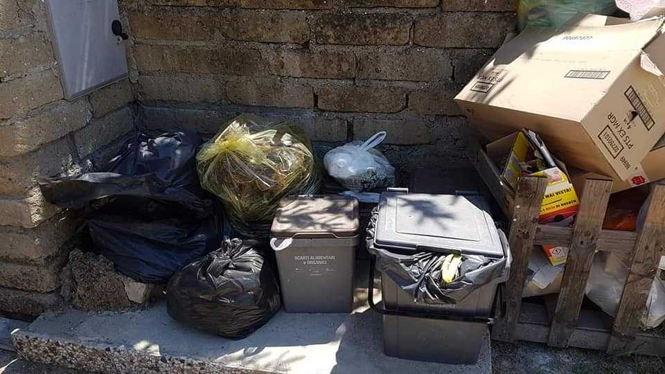 rifiuti mastelli tragliatella 3