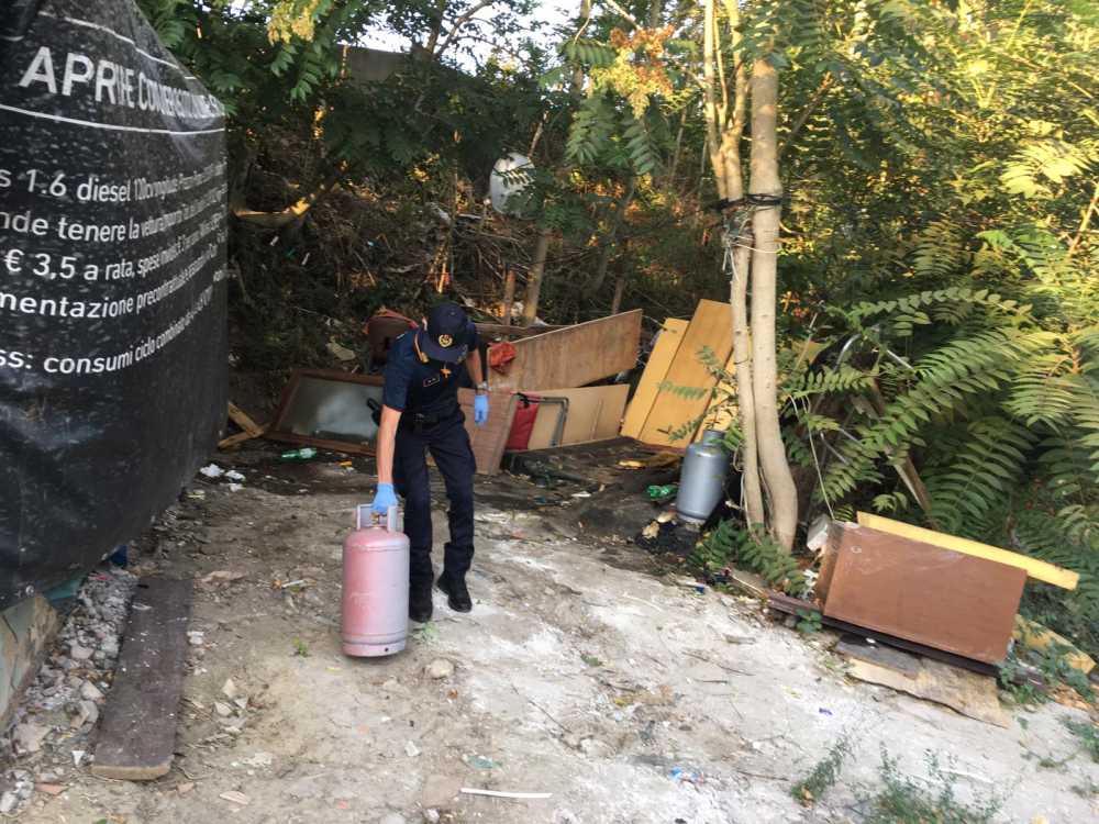 sgombero campo rom polizia locale roma capitale foro italico 1 sgombero campo rom polizia locale roma capitale foro italico 1