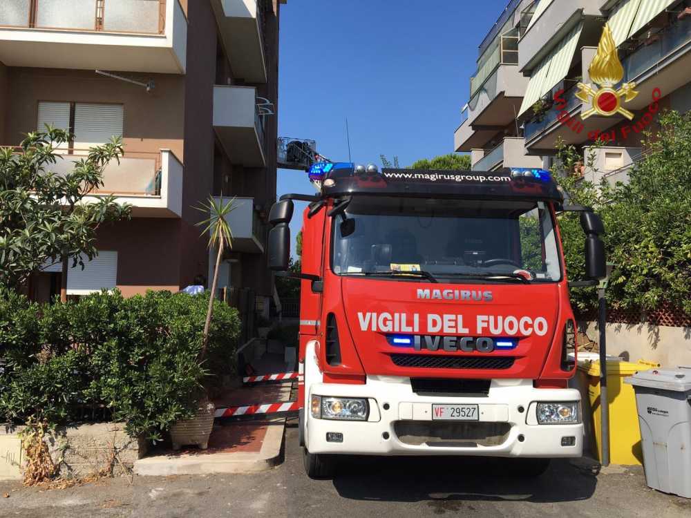 vvf vigili fuoco pompieri soccorso persona