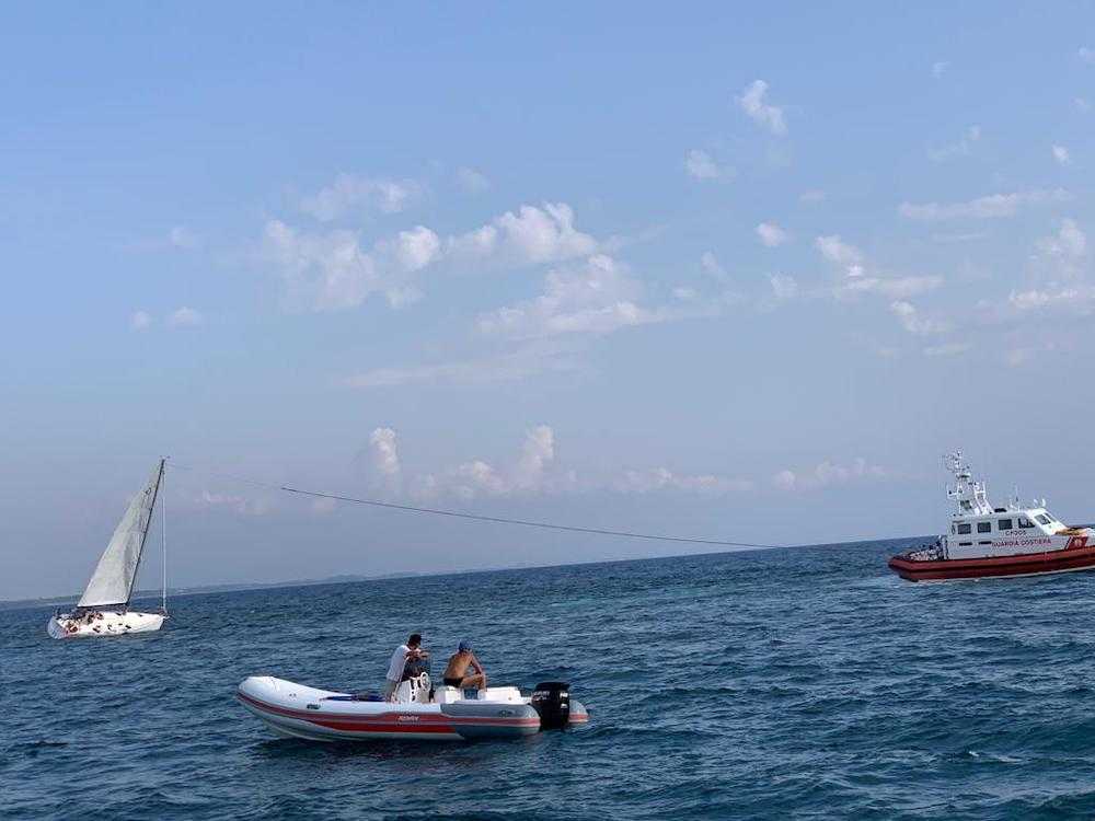 Barca incagliata a Montalto di Castro (2)