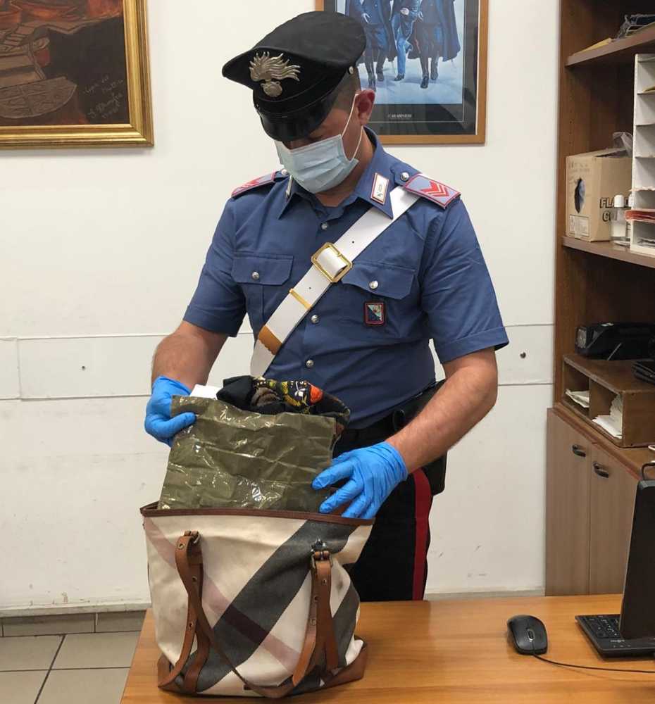 CENTRO - La borsa schermata utilizzata per i furti carabinieri