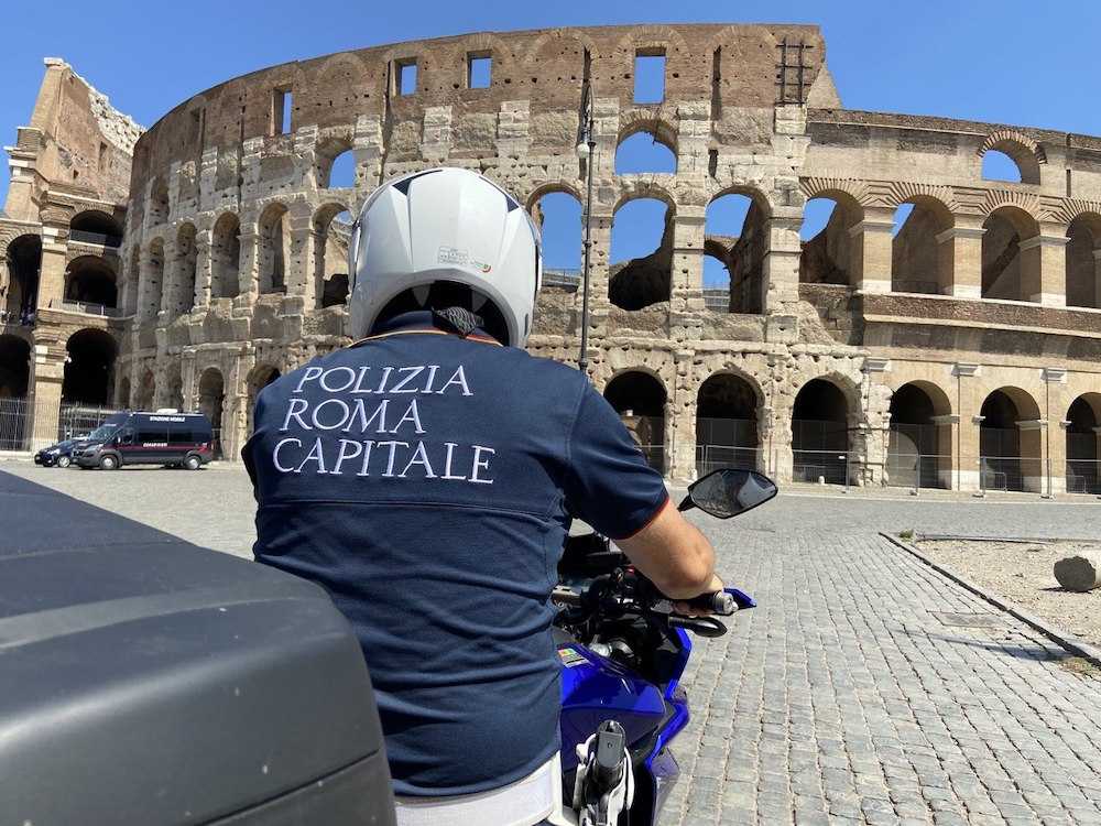 Contrasto abusivismo Colosseo archivio