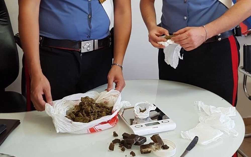 PROVINCIALE – Parte della droga sequestrata dai Carabinieri (2) PROVINCIALE - Parte della droga sequestrata dai Carabinieri (2)