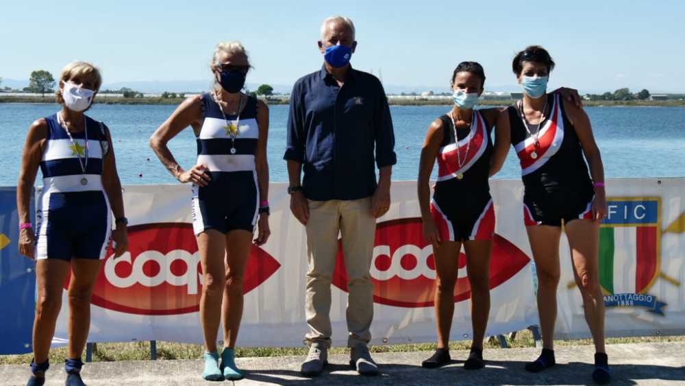 Podio femminile canottaggio civitavecchia