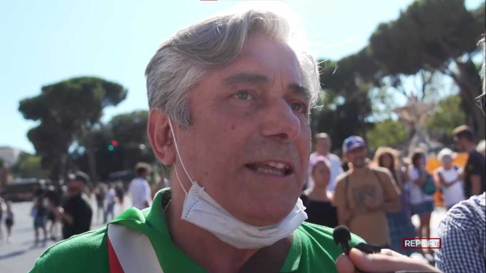 cavaliere mascherina 1 cavaliere mascherina