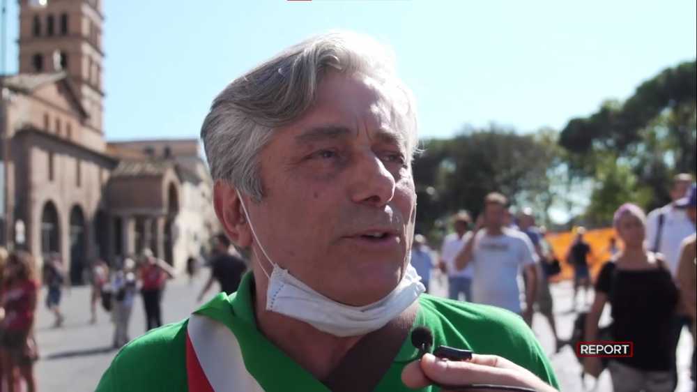 cavaliere mascherina 2 cavaliere mascherina