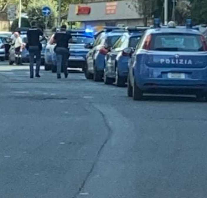 rissa polizia casal bruciato