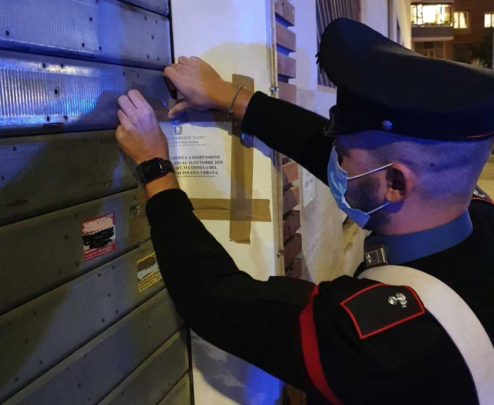 PARIOLI – I Carabinieri appongono i sigilli al locale (1) PARIOLI - I Carabinieri appongono i sigilli al locale (1)
