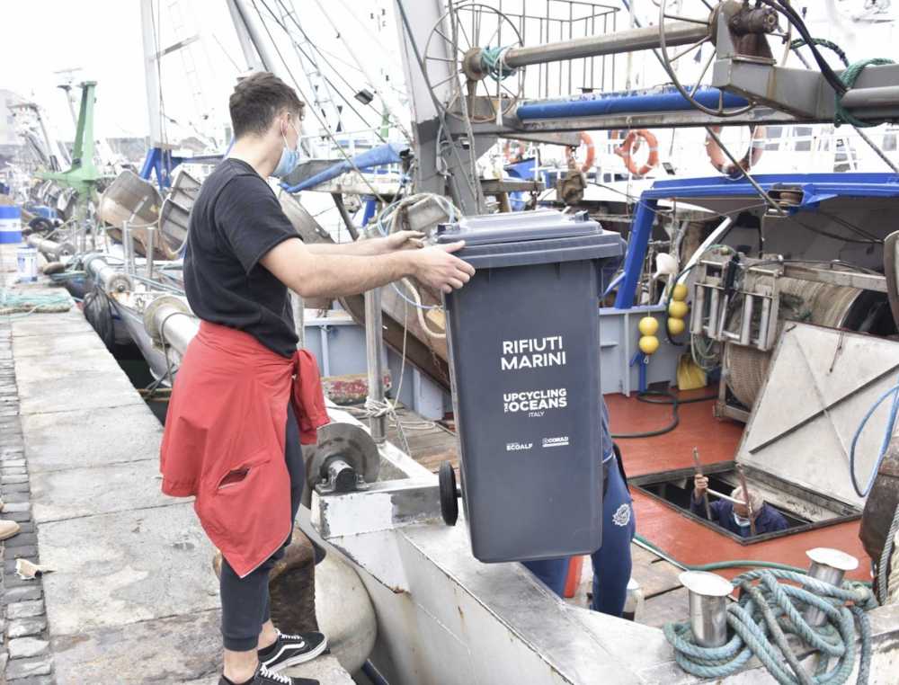 UTO Italia Consegna 32 rifiuti pescherecci civitavecchia (1) UTO Italia Consegna 32 rifiuti pescherecci civitavecchia (1)